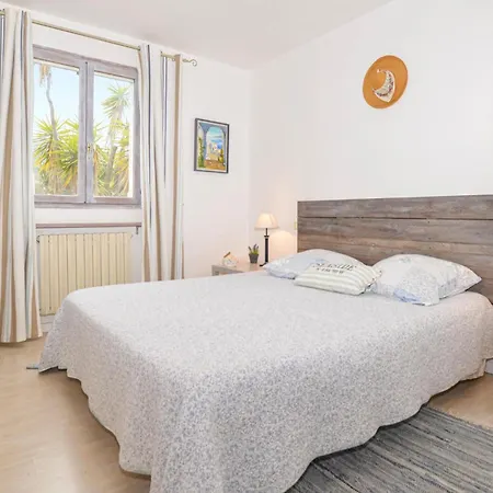 Сasa de vacaciones 2 Bedroom Lovely In