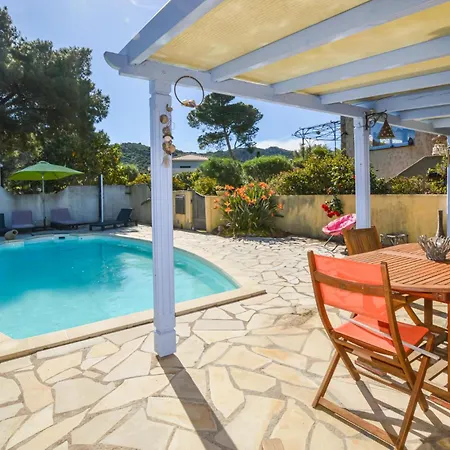 Сasa de vacaciones 2 Bedroom Lovely In *