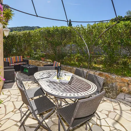 Сasa de vacaciones 2 Bedroom Lovely In *