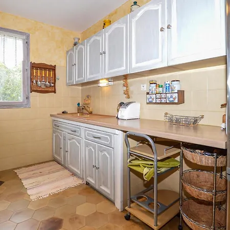 2 Bedroom Lovely In Сasa de vacaciones
